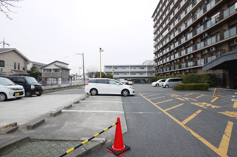 ラスディ守山 駐車場