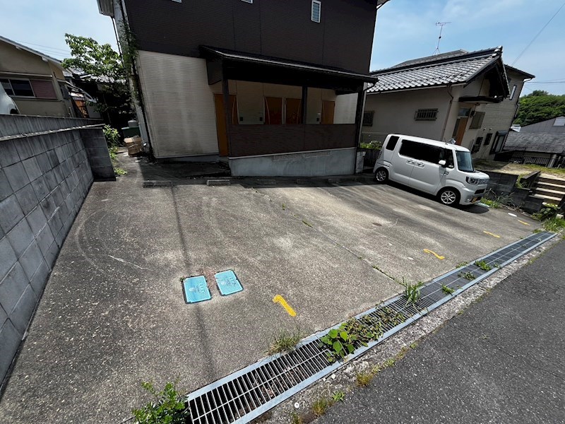 ハイツ華優 駐車場