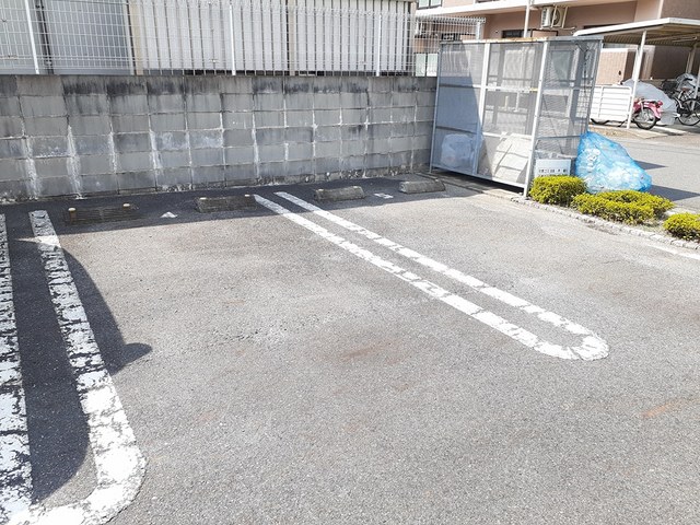 ラフレシ－ル 駐車場