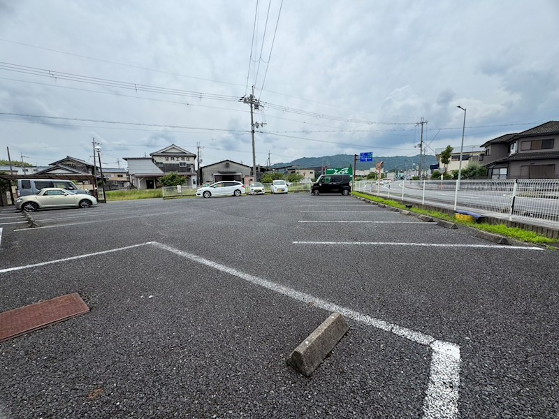 甲西ヒカリハイツ 駐車場
