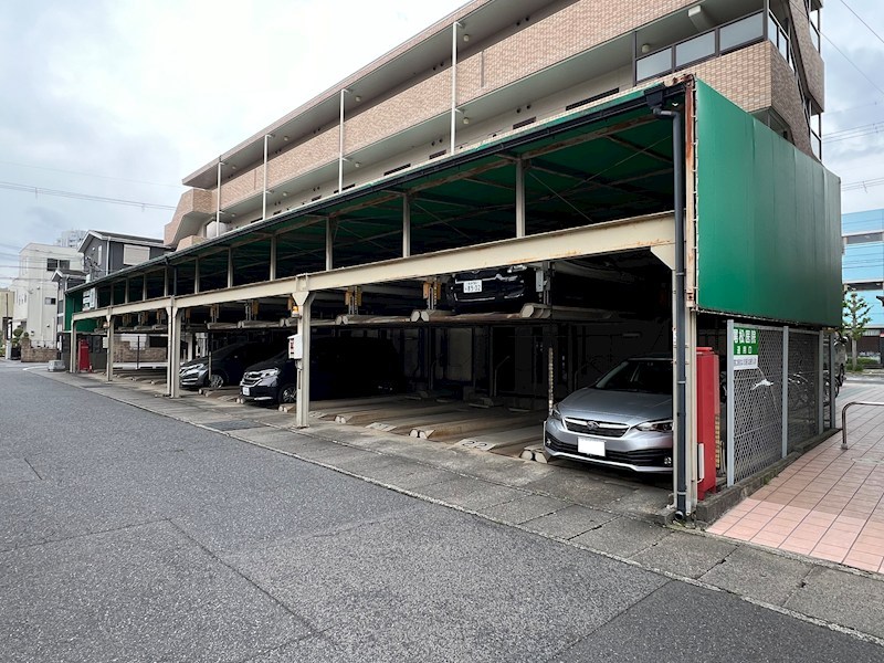 コンフォーレＴ２ 駐車場