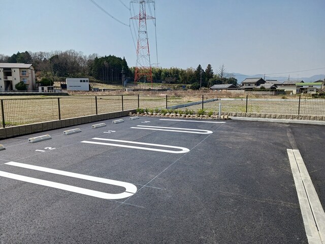 カレント新城 駐車場