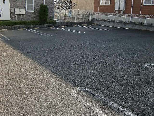 フロントパークこうかⅡ 駐車場