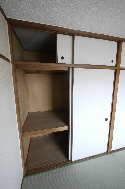 パインリーフ栗東　弐番館 収納