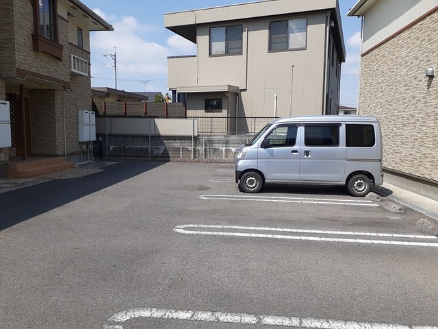 モルトベーネⅡ 駐車場