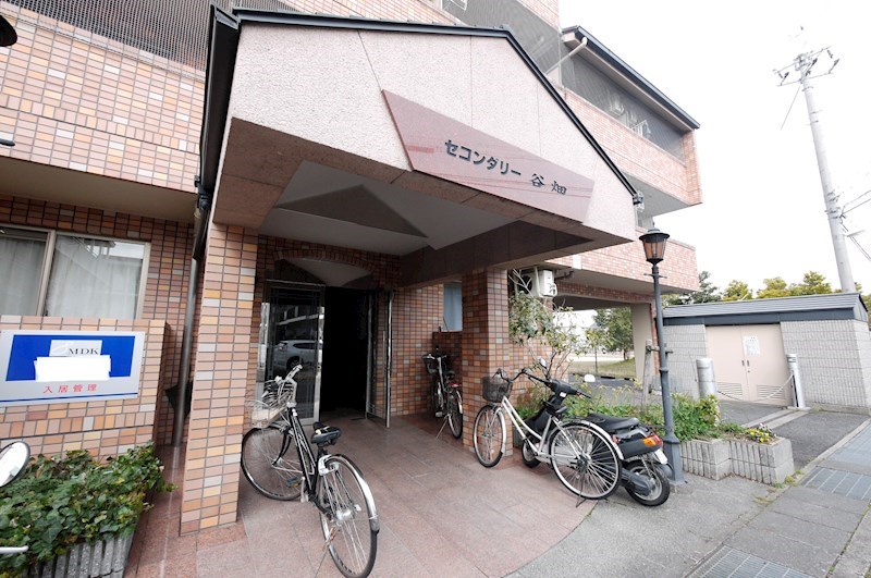 セコンダリー谷畑 エントランス