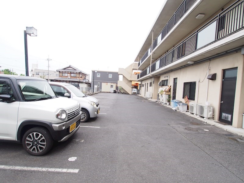 西村マンション 駐車場