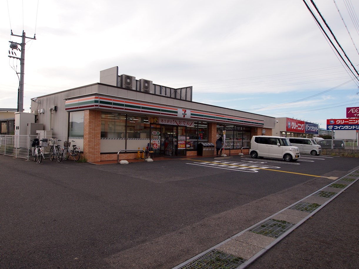 西村マンション コンビニ