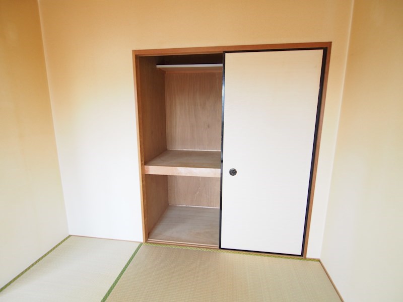 アゼリア古高 収納