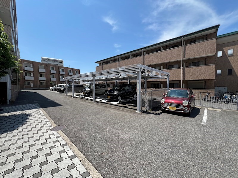 エミナール南草津 駐車場