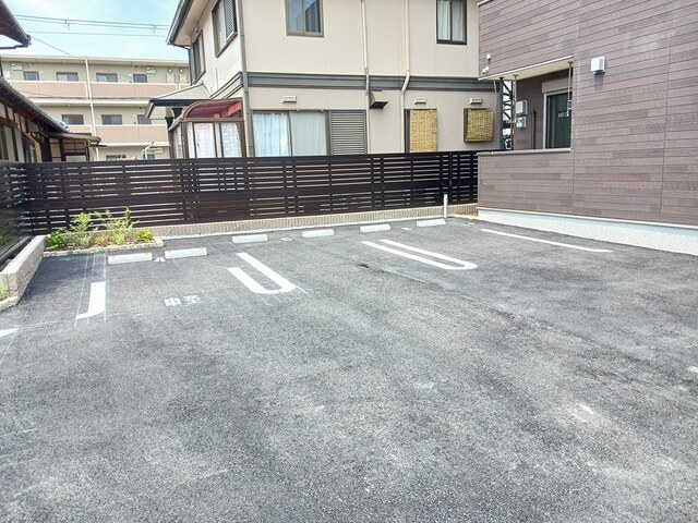 リベルテＦ・皐月 駐車場