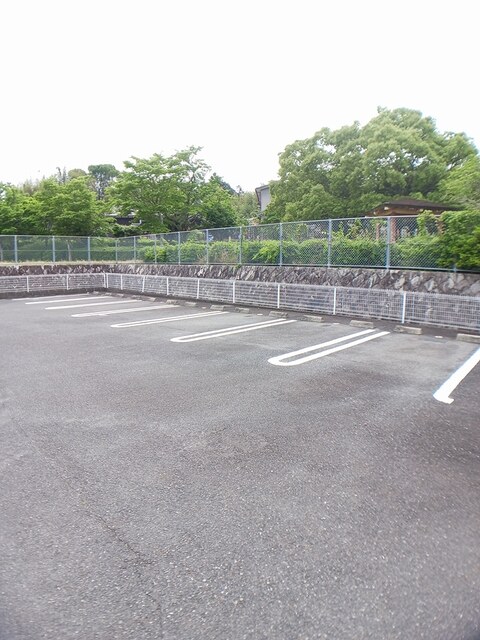 フロントパーク　こうか 駐車場