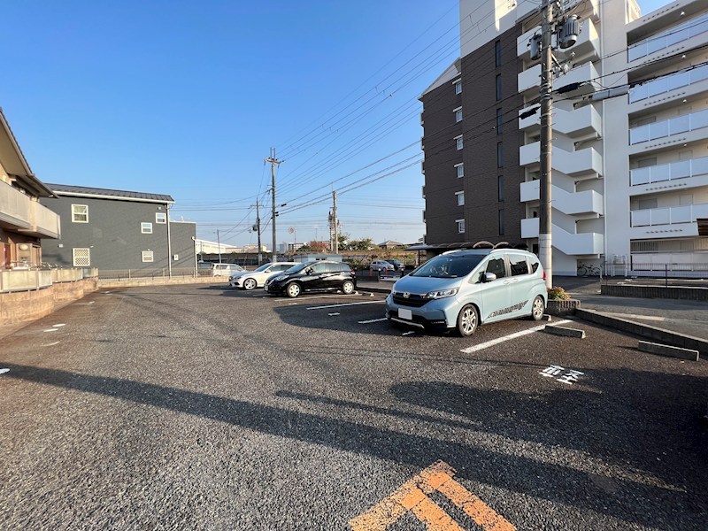 フラッツァ・カルム 駐車場