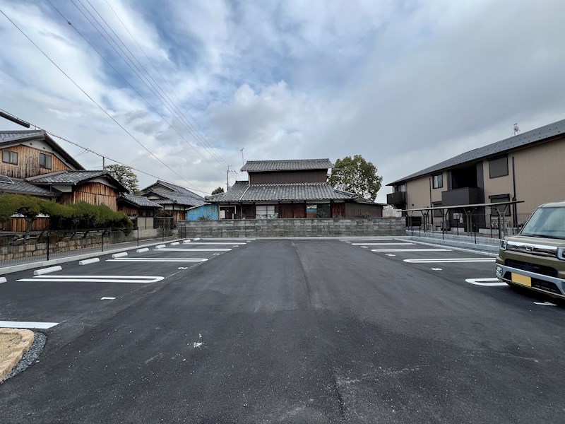 グランドソレーユ 駐車場