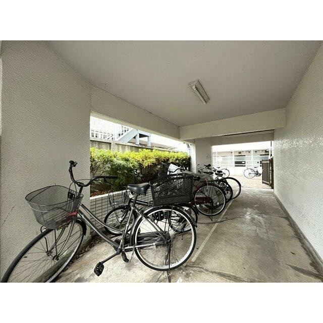 スカイコート都立大学 駐車場