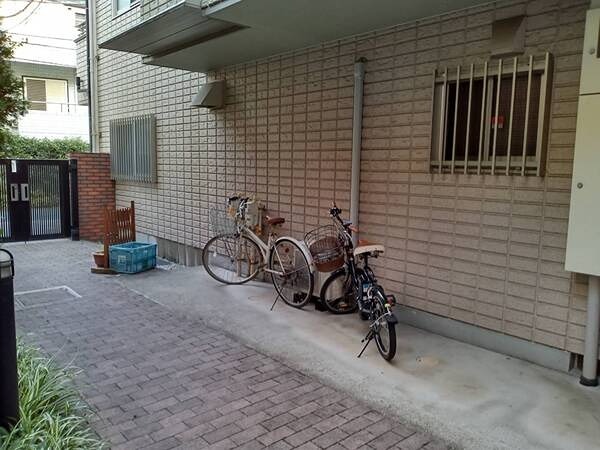 シャルム・ローゼ 駐車場