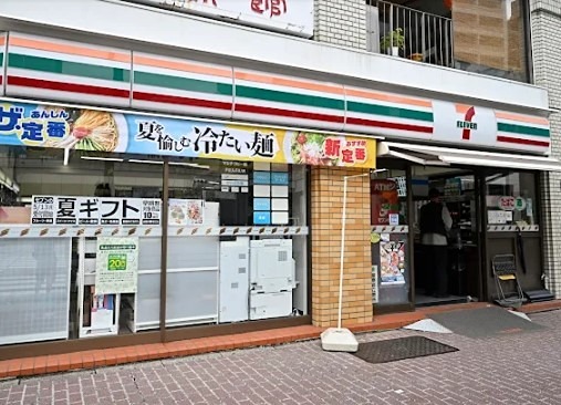 東京都港区三田５丁目5-3 コンビニ