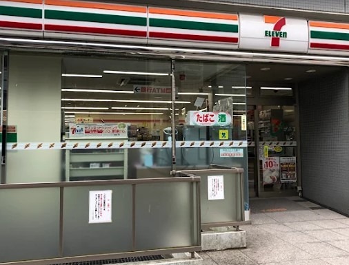 ラグジュアリーアパートメント三田慶大前 コンビニ