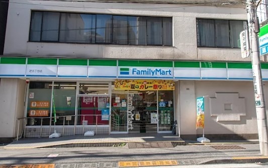 ラグジュアリーアパートメント三田慶大前 コンビニ