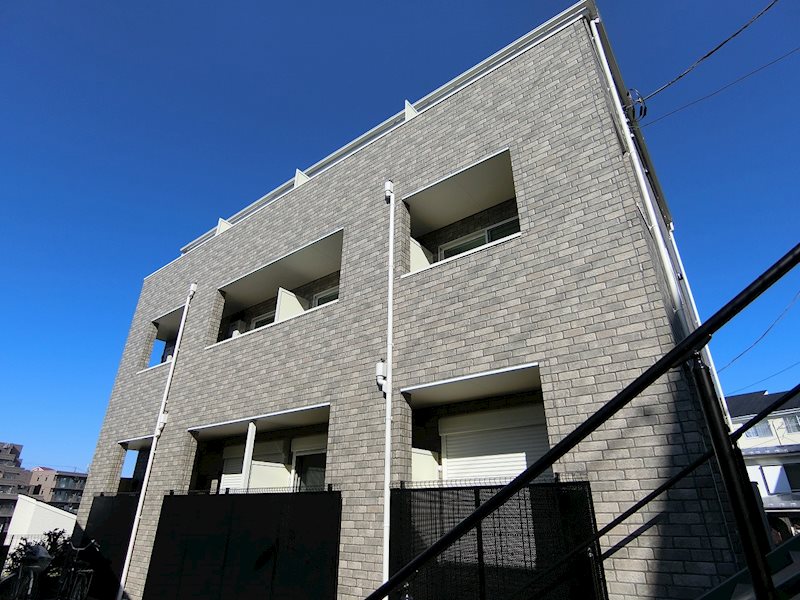 重厚感のあるレンガ調の外観です！