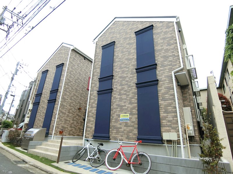 雰囲気あるレンガ調の外観です！