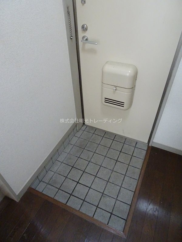 ﾌｫﾝﾃﾇ本牧 玄関