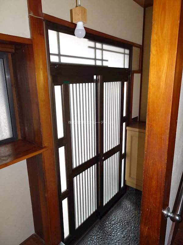 板橋区熊野町6-11戸建 玄関