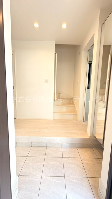 目黒区目黒本町1-2-2戸建 玄関