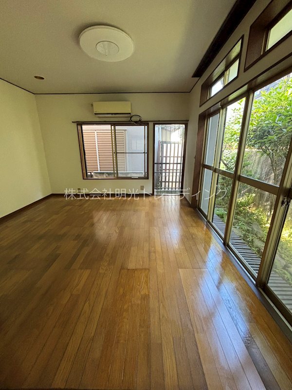 練馬区大泉町2丁目21-19戸建 リビング