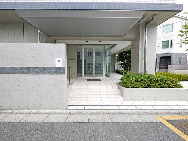 プライマル方南町 玄関