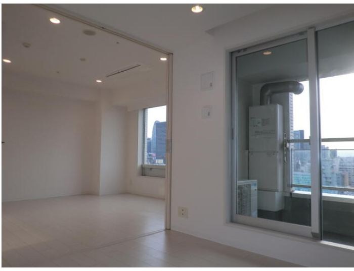 リブレ東新宿 玄関