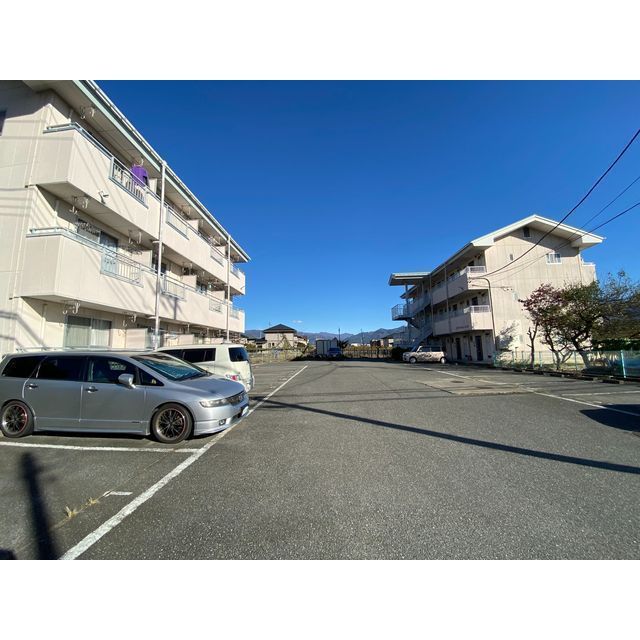 メゾンドヴェールB 駐車場