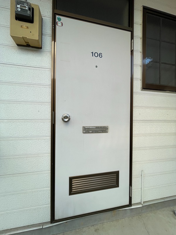 メゾン大手2号館 玄関