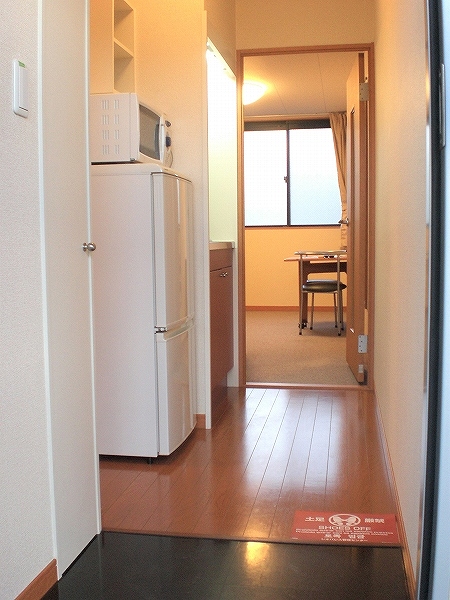 レオパレスブリリアント 玄関