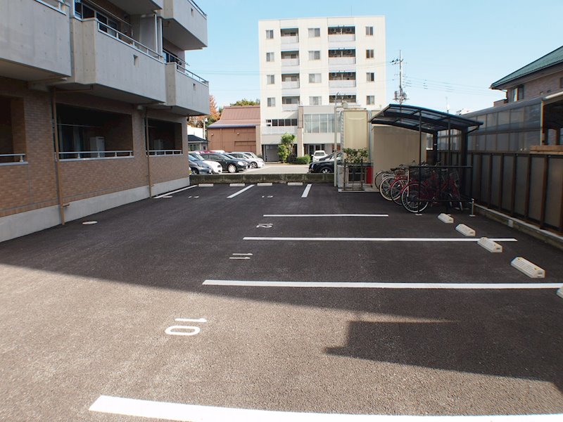 ヴィラ元今泉Ⅱ 駐車場