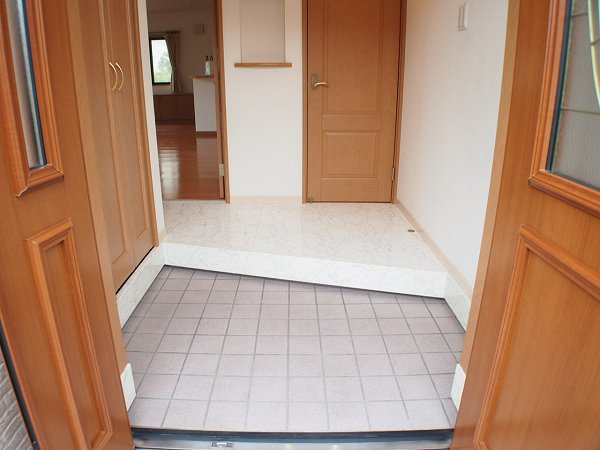 金田一般住宅 玄関