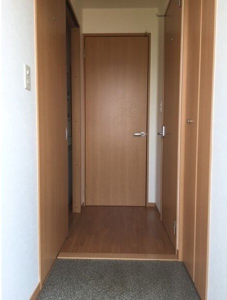 アンソレイエＦ 玄関