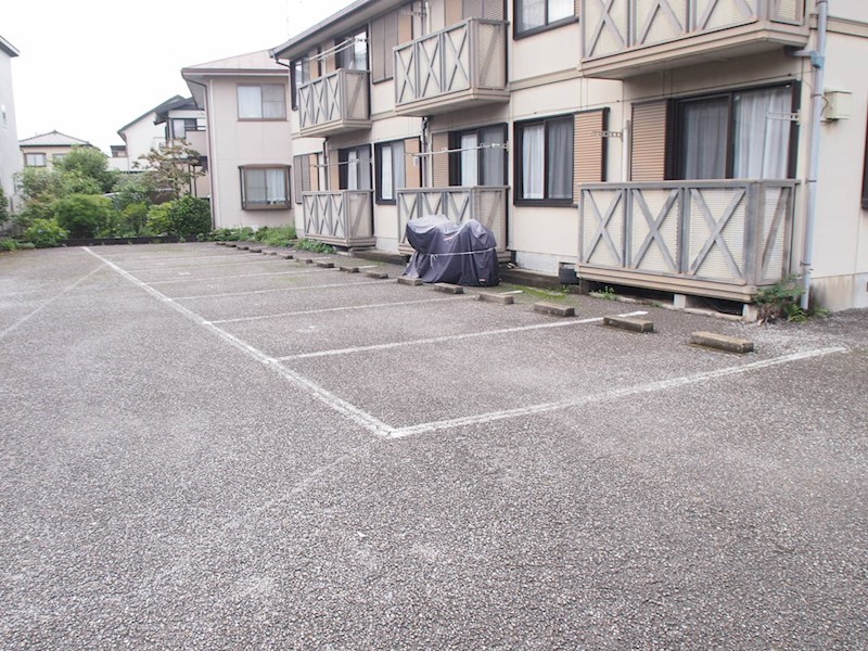 シャインハイツⅤ 駐車場
