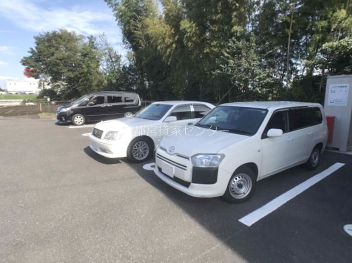 エルピスC 駐車場