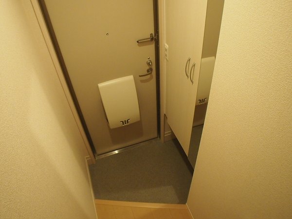 ヴィクトワールⅡＢ 玄関