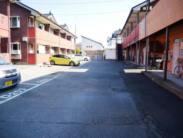 エイトハイツD 駐車場