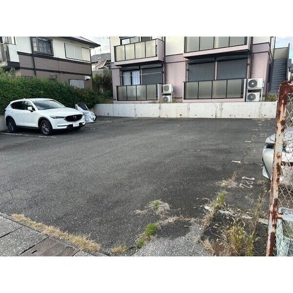 ノーブルクロードⅠ 駐車場