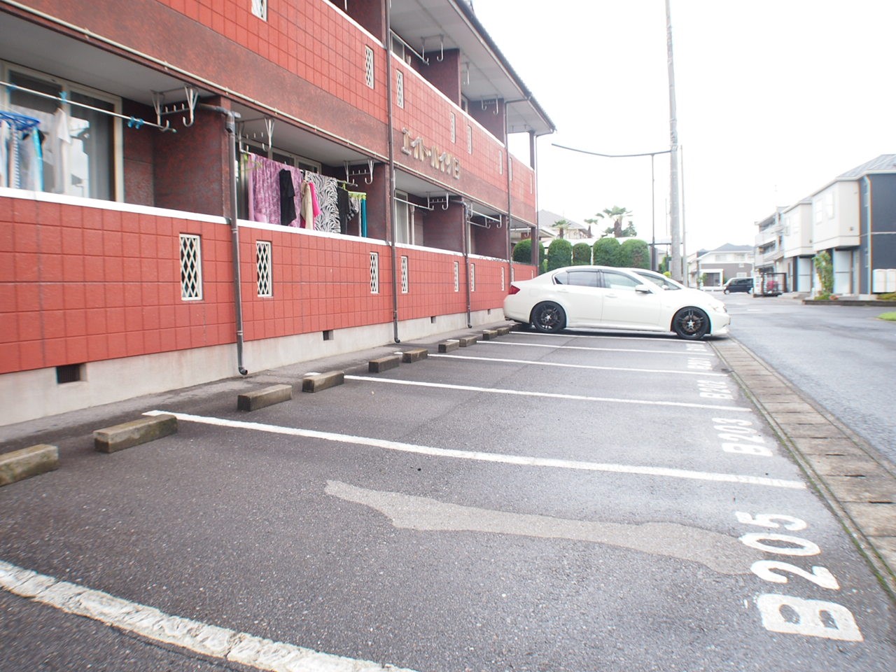 エイトハイツC 駐車場