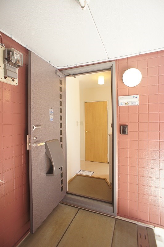 ドミール前原B棟 玄関