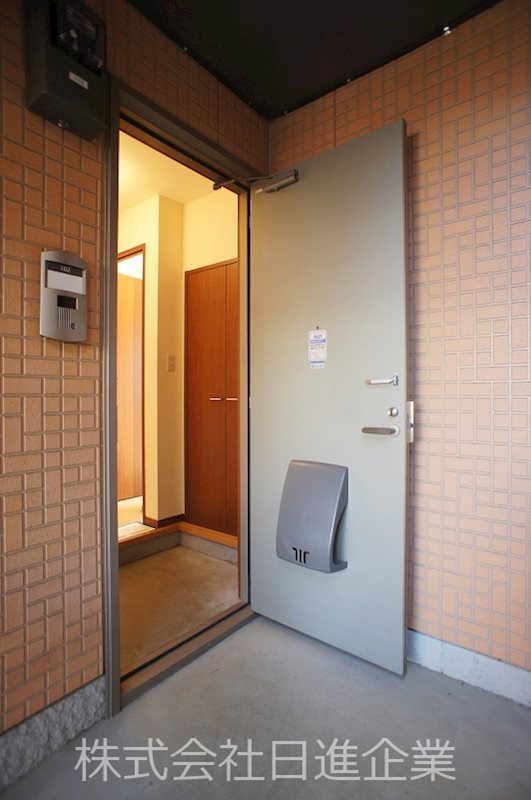 シェリー弐番館 玄関