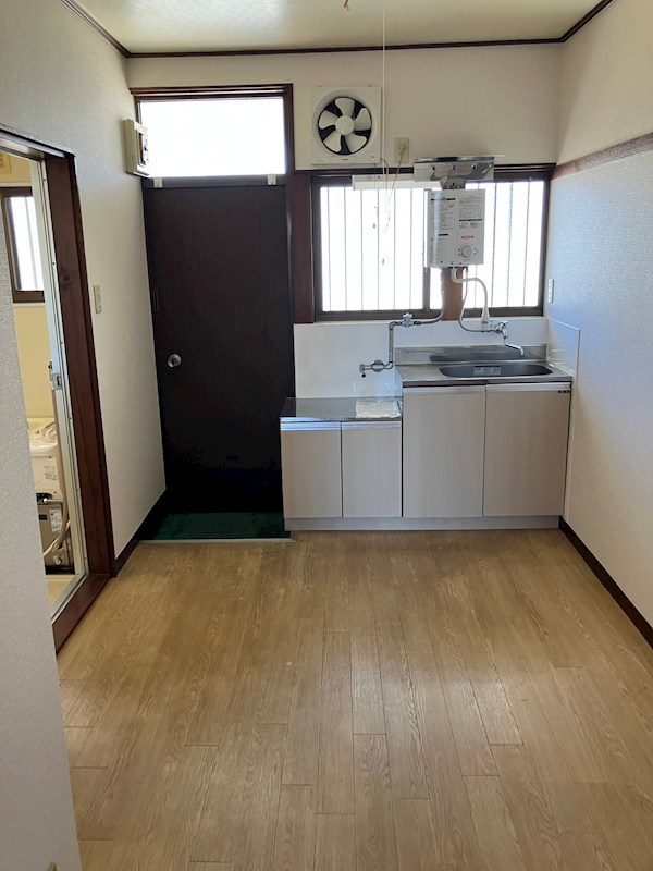第二泉ハイツ 玄関