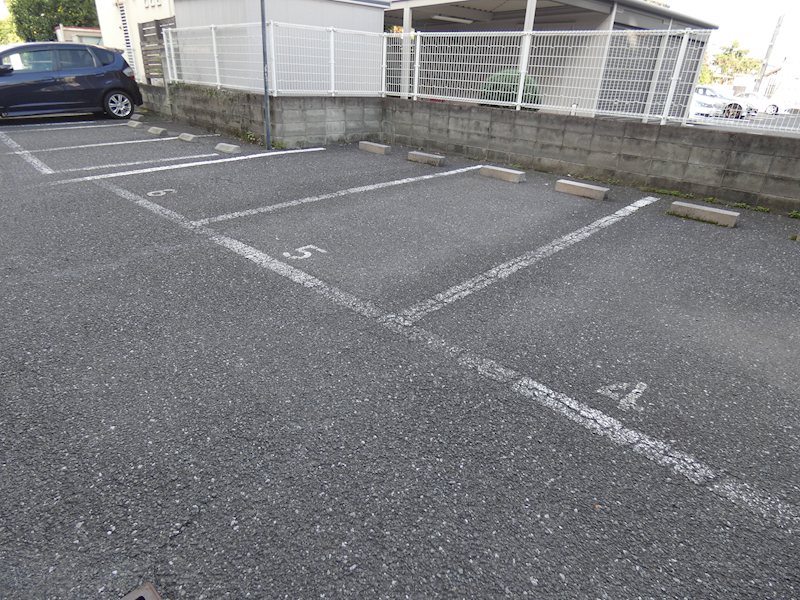 ファインコート国立 駐車場