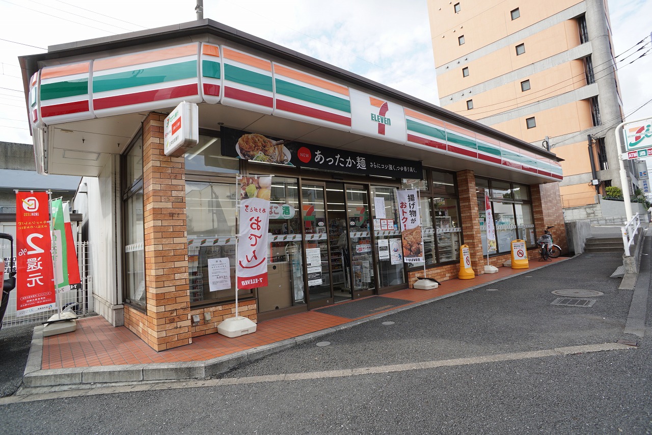 シャーメゾン　リラフォート コンビニ