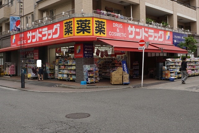 西原町4丁目駐車場 ドラッグストア