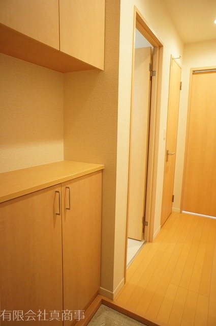 カルフール  玄関